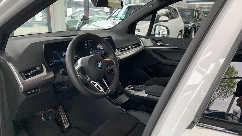 BMW 218i Active Tour. M-Sport NAVI/AHK/LM/H&K