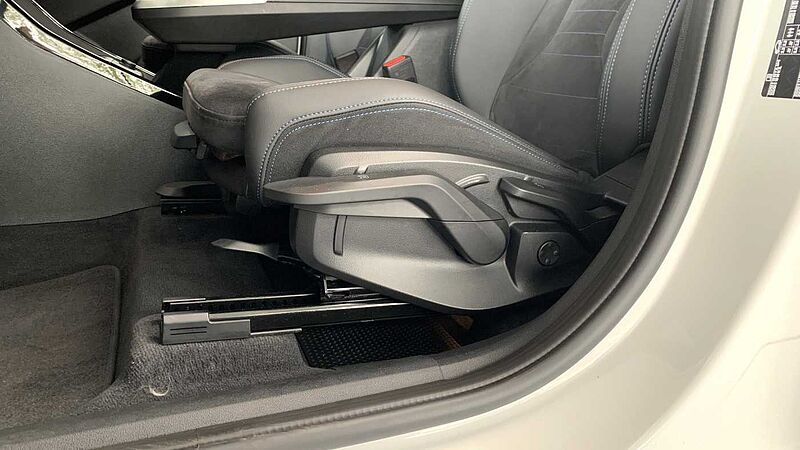 BMW 218i Active Tour. M-Sport NAVI/AHK/LM/H&K