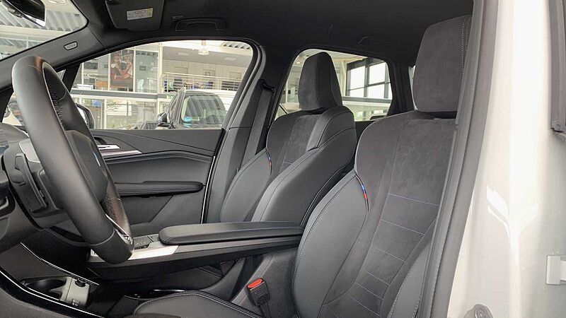 BMW 218i Active Tour. M-Sport NAVI/AHK/LM/H&K