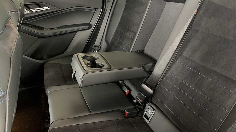 BMW 218i Active Tour. M-Sport NAVI/AHK/LM/H&K