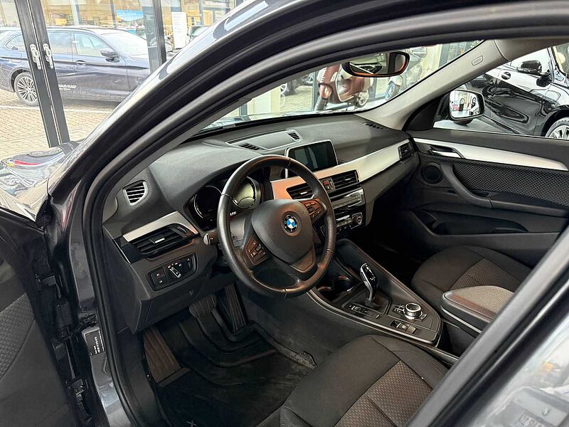 BMW X1 sDrive18i Aut. Advantage LED / NAVI / RFK