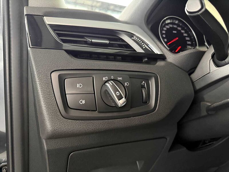 BMW X1 sDrive18i Aut. Advantage LED / NAVI / RFK