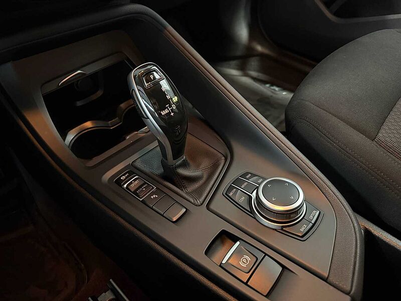 BMW X1 sDrive18i Aut. Advantage LED / NAVI / RFK