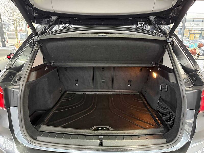 BMW X1 sDrive18i Aut. Advantage LED / NAVI / RFK