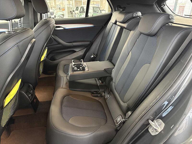 BMW X2 sDrive18i M-Sport / LED / Aut.