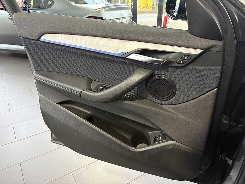 BMW X2 sDrive18i M-Sport / LED / Aut.