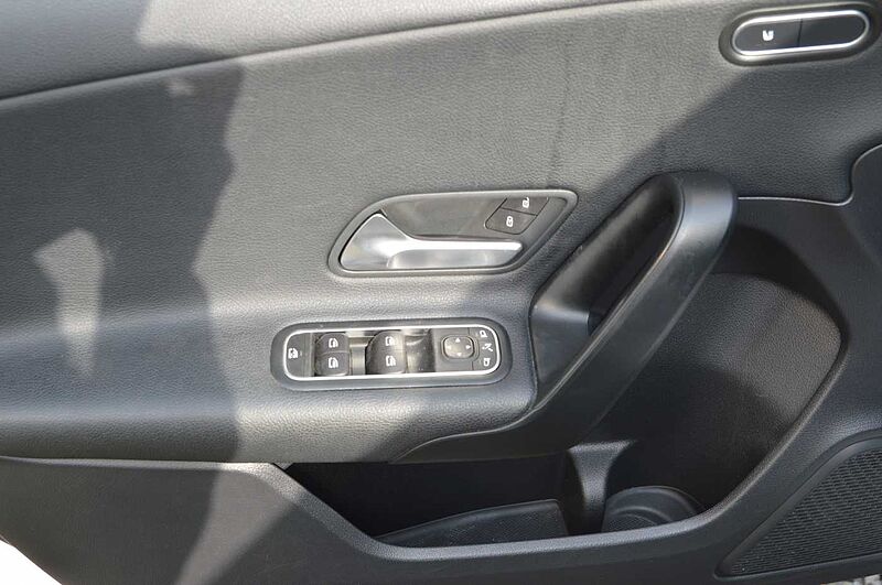 Mercedes-Benz A180 Autom. Navi. Sports.