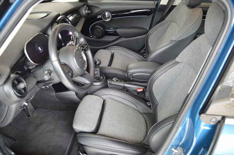 MINI ONE 5-T&Uuml;RER Pano, Navi