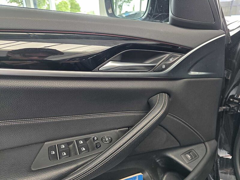 BMW 520d Touring Sport Line HUD/PANO/AHK/RFK/Adapt. LED