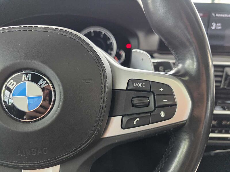 BMW 520d Touring Sport Line HUD/PANO/AHK/RFK/Adapt. LED