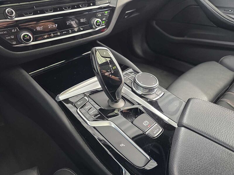 BMW 520d Touring Sport Line HUD/PANO/AHK/RFK/Adapt. LED