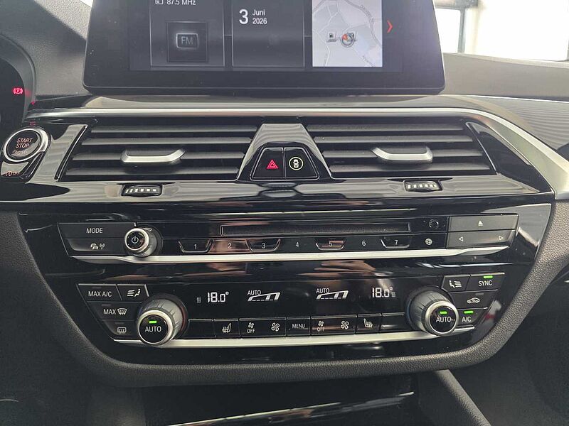 BMW 520d Touring Sport Line HUD/PANO/AHK/RFK/Adapt. LED