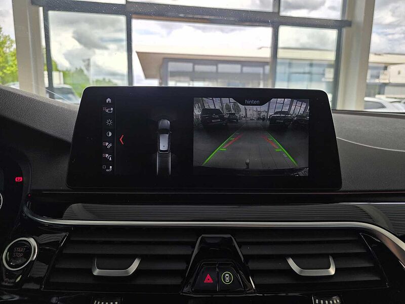 BMW 520d Touring Sport Line HUD/PANO/AHK/RFK/Adapt. LED