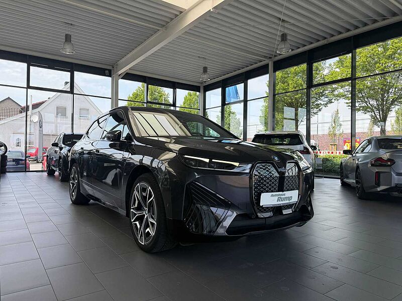 BMW iX xDrive50 Sportpaket/B&W/Drive. Prof. /Luft