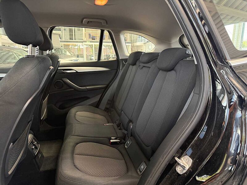 BMW X1 sDrive18i Advantage | LED| Navi | AHK