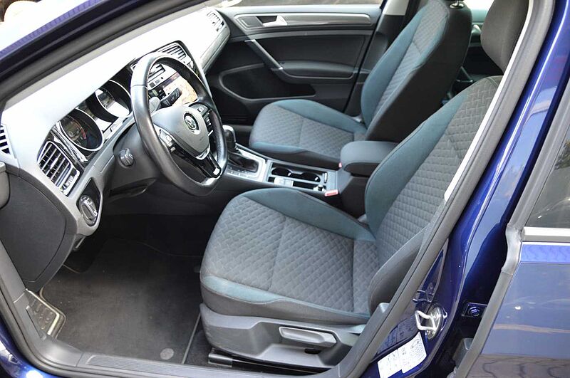 Volkswagen Golf VII Var. 1.5 TSI Auto. IQ. DRIVE AHK