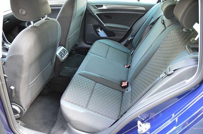 Volkswagen Golf VII Var. 1.5 TSI Auto. IQ. DRIVE AHK