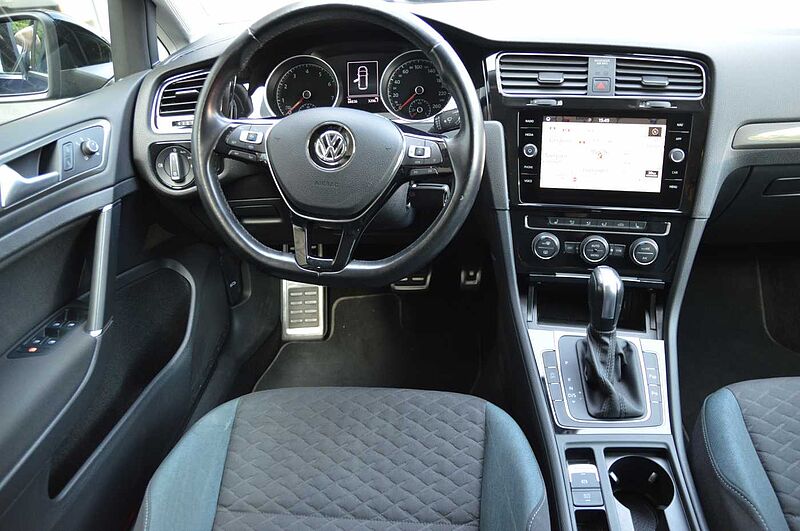 Volkswagen Golf VII Var. 1.5 TSI Auto. IQ. DRIVE AHK