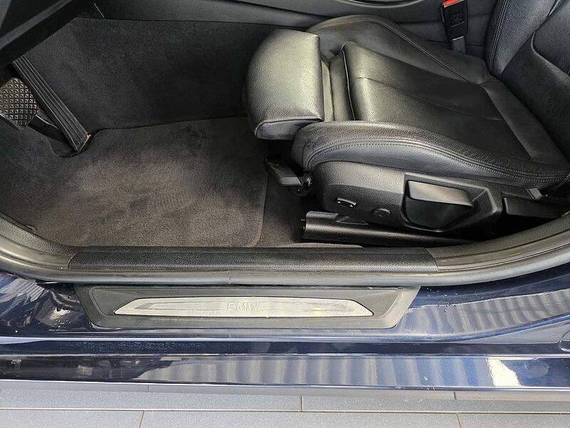 BMW 320d Sport Line AHK/HUD/Navi/Leder/RFK