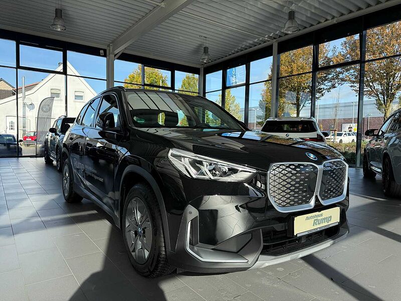 BMW iX1 eDrive20 | Navi | LED | SHZ| Kamera | Parkassistent