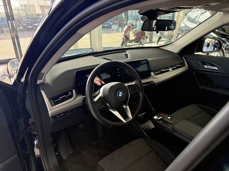 BMW iX1 eDrive20 | Navi | LED | SHZ| Kamera | Parkassistent
