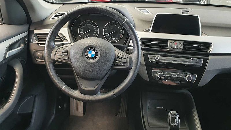 BMW X1 sDrive18i Aut. 1.Hd. | LED | NAVI | 18' SR