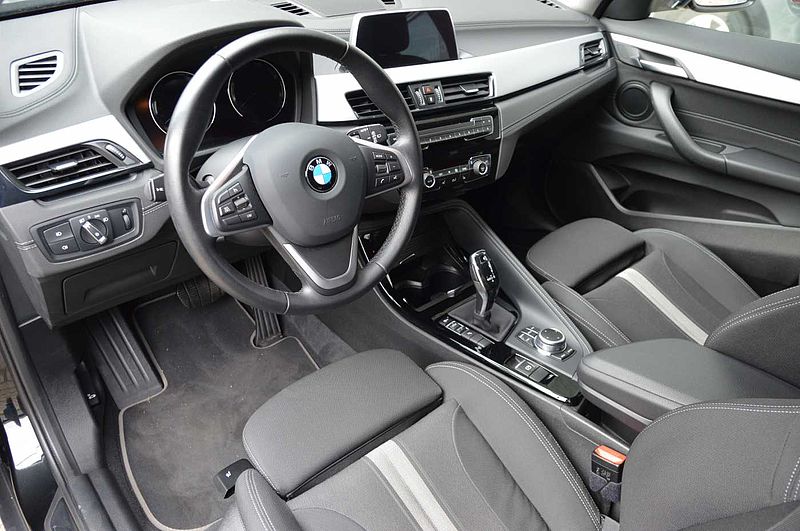 BMW X2 sDrive18i Automatik Sportl. /AHK
