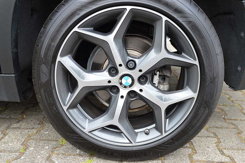 BMW X2 sDrive18i Automatik Sportl. /AHK