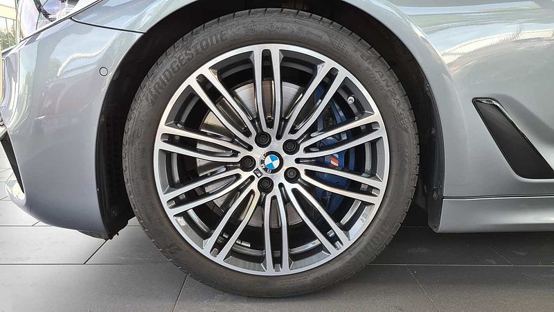 BMW M550i Limousine xDrive Aut. B&W | HUD | 360Grad Kam.