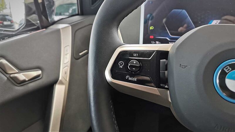 BMW IX 50 MSport, Luftfede. ,Integral-Lenk. ,AHK, Prof.