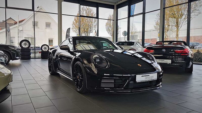 Porsche 911 Carrera 4 GTS, schwarz/schwarz/voll/sofort