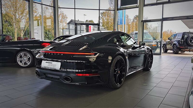Porsche 911 Carrera 4 GTS, schwarz/schwarz/voll/sofort