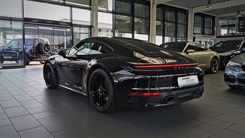 Porsche 911 Carrera 4 GTS, schwarz/schwarz/voll/sofort