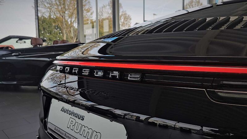 Porsche 911 Carrera 4 GTS, schwarz/schwarz/voll/sofort
