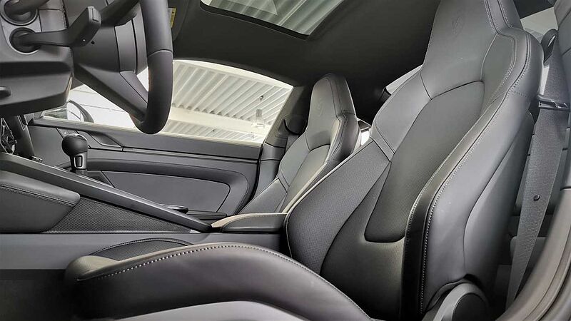 Porsche 911 Carrera 4 GTS, schwarz/schwarz/voll/sofort