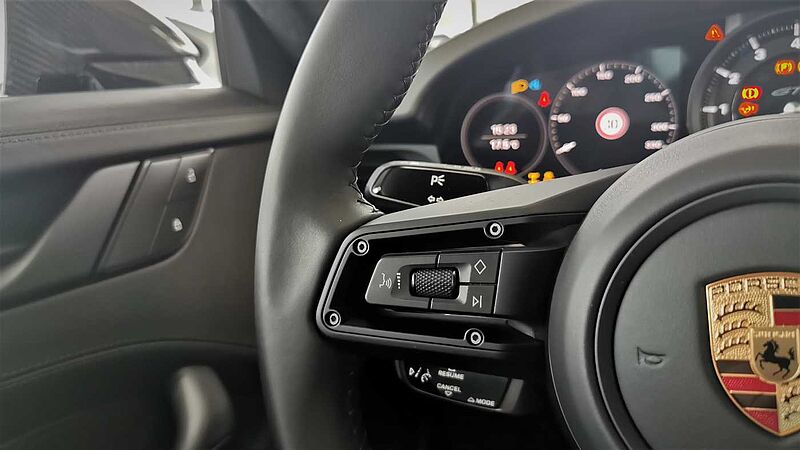 Porsche 911 Carrera 4 GTS, schwarz/schwarz/voll/sofort