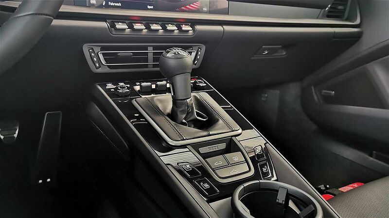 Porsche 911 Carrera 4 GTS, schwarz/schwarz/voll/sofort