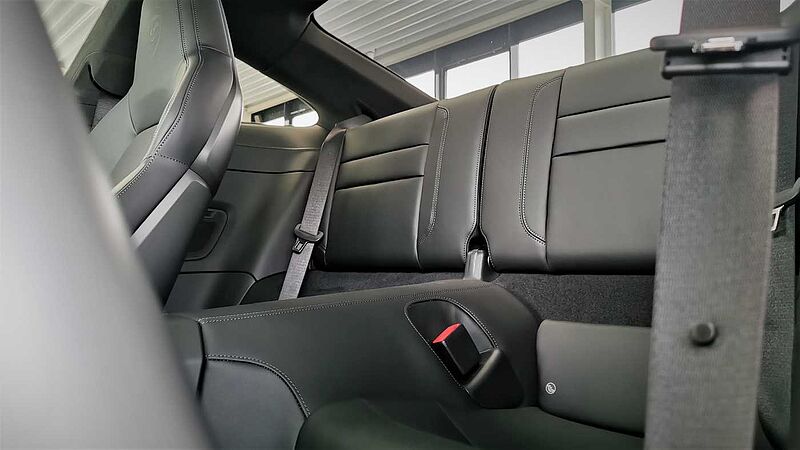 Porsche 911 Carrera 4 GTS, schwarz/schwarz/voll/sofort