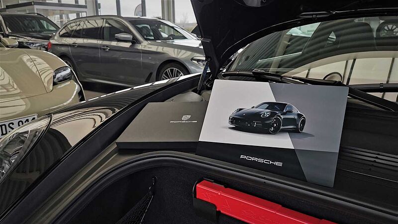 Porsche 911 Carrera 4 GTS, schwarz/schwarz/voll/sofort