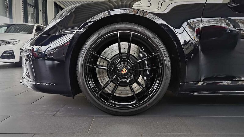 Porsche 911 Carrera 4 GTS, schwarz/schwarz/voll/sofort