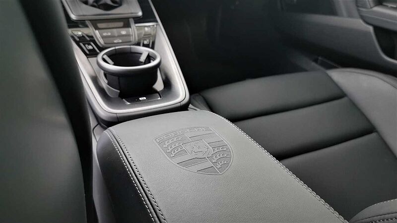 Porsche 911 Carrera 4 GTS, schwarz/schwarz/voll/sofort