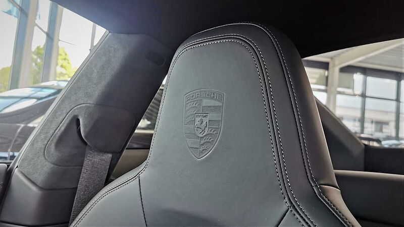 Porsche 911 Carrera 4 GTS, schwarz/schwarz/voll/sofort