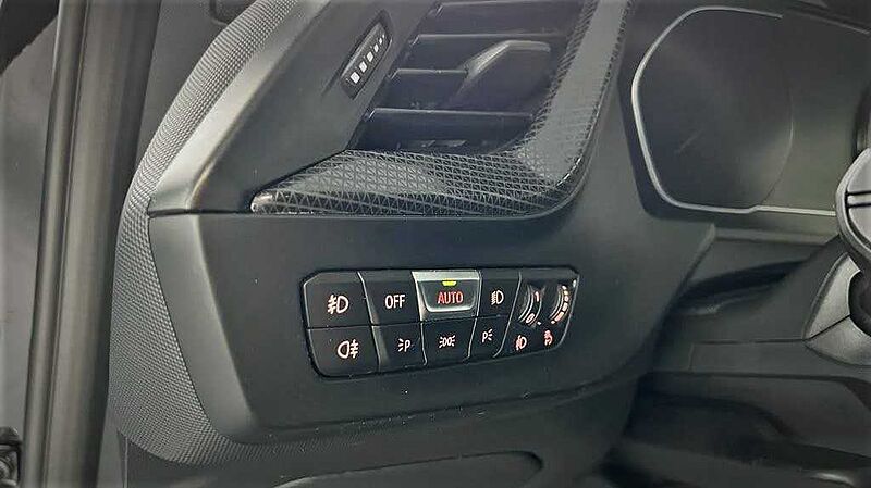 BMW 118i Sport Line Aut. ACC | LED | R. Cam.