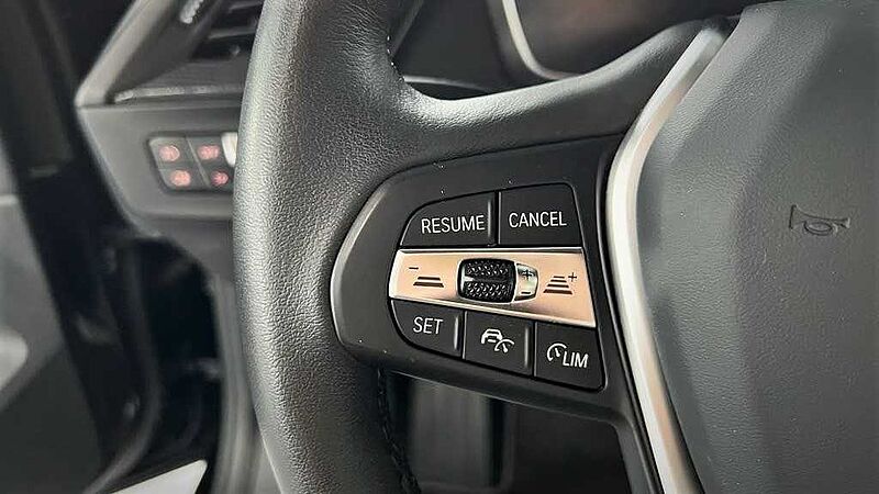 BMW 118i Sport Line Aut. ACC | LED | R. Cam.