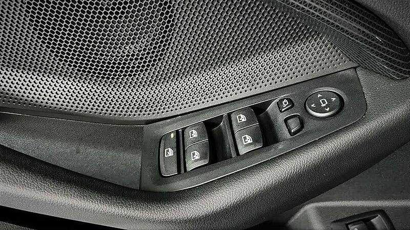 BMW 118i Sport Line Aut. ACC | LED | R. Cam.