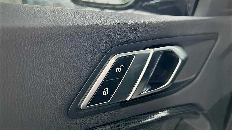 BMW 118i Sport Line Aut. ACC | LED | R. Cam.