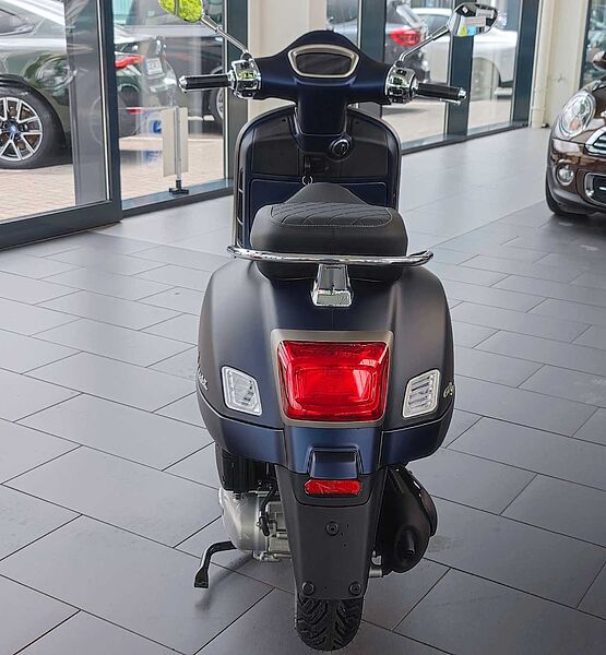 Vespa GTS 125 Super Tech *blau matt*