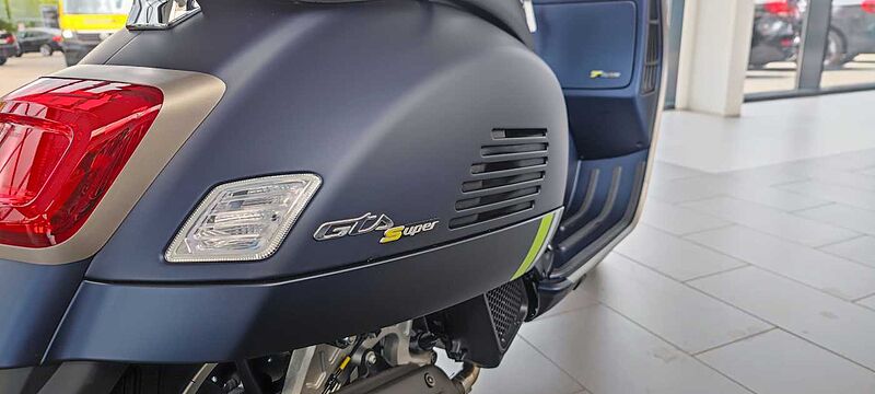 Vespa GTS 125 Super Tech *blau matt*