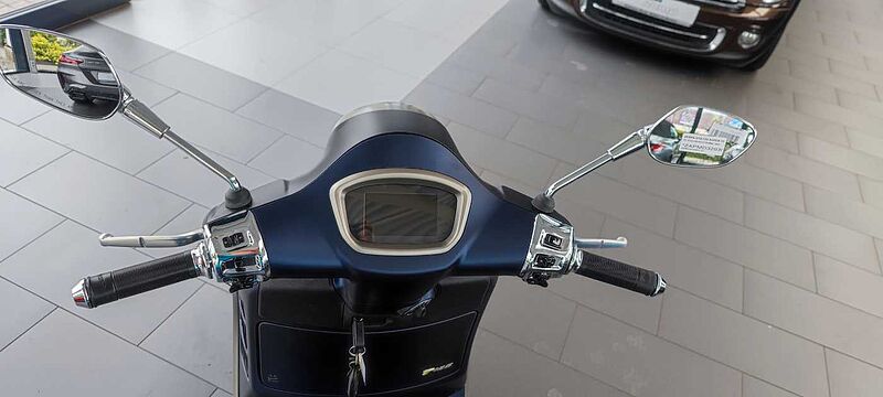 Vespa GTS 125 Super Tech *blau matt*