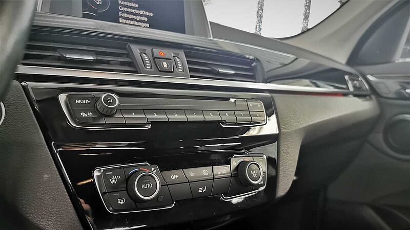 BMW X1 xDrive20d xLine, AHK, LED, 1HD